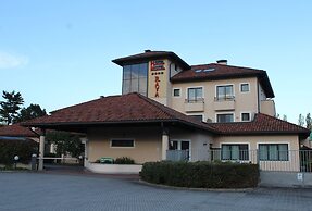 Raya Hotel