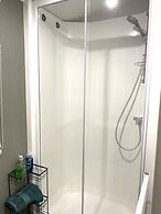 BAF Luxury Stays - Caravan Sleeps 8