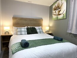BAF Luxury Stays - Caravan Sleeps 8
