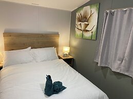 BAF Luxury Stays - Caravan Sleeps 8