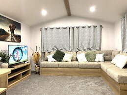 BAF Luxury Stays - Caravan Sleeps 8