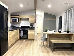BAF Luxury Stays - Caravan Sleeps 8