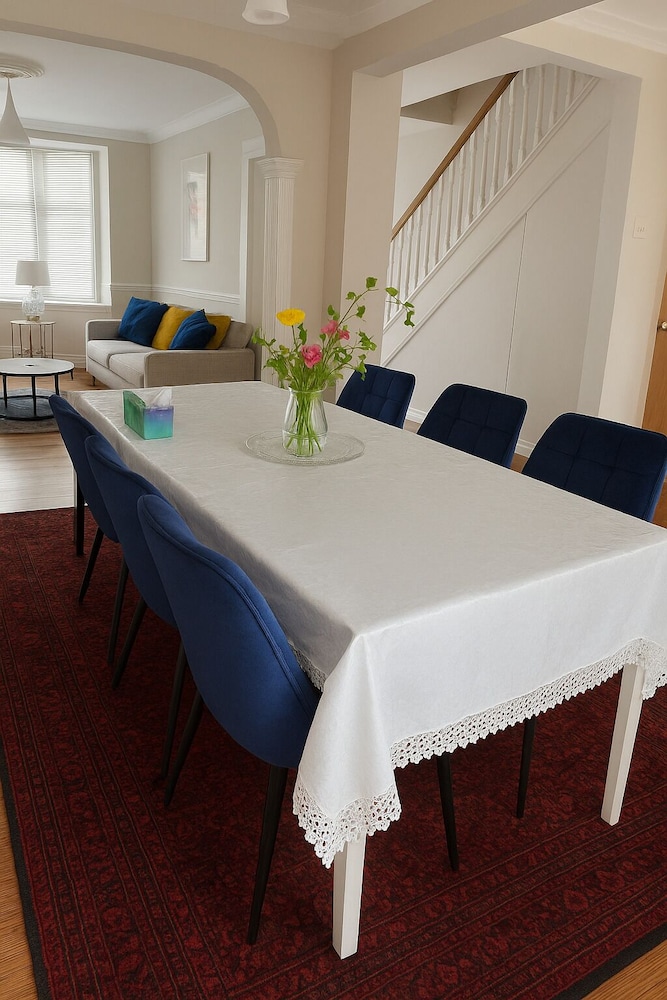 House in Brighton & Hove With Parking
