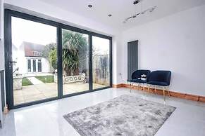 House in Brighton & Hove With Parking
