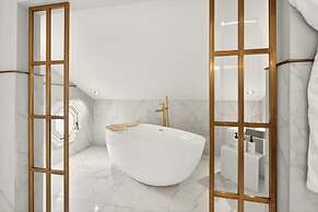 Arbor Hotel - Signature Collection