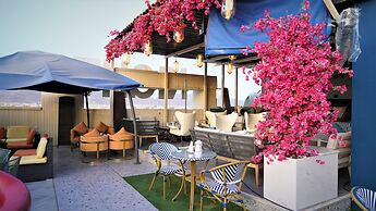 Golden Night Hotel