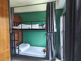 Nimman Nest Hostel & Cafe