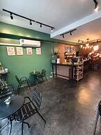 Nimman Nest Hostel & Cafe
