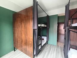 Nimman Nest Hostel & Cafe