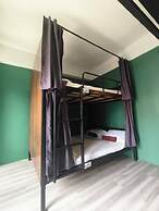 Nimman Nest Hostel & Cafe