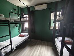 Nimman Nest Hostel & Cafe