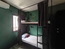 Nimman Nest Hostel & Cafe