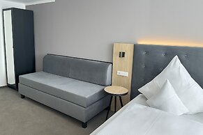 HI Grand City Hotel