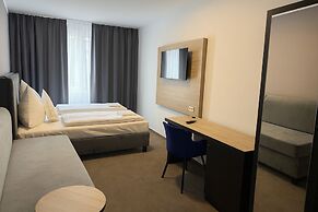 HI Grand City Hotel