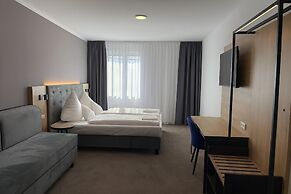HI Grand City Hotel