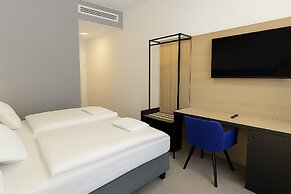 HI Grand City Hotel