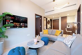 KeyRock - Chic 2BR Escape with Pool