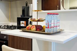KeyRock - Chic 2BR Escape with Pool