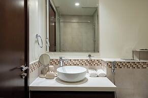 KeyRock - Chic 2BR Escape with Pool
