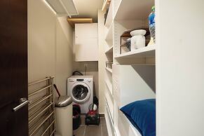 KeyRock - Chic 2BR Escape with Pool