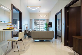KeyRock - Chic 2BR Escape with Pool
