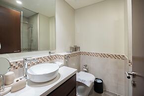 KeyRock - Chic 2BR Escape with Pool