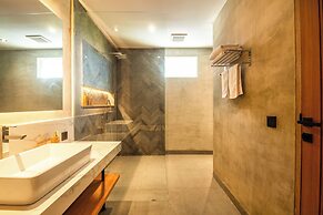 Coastal Charm: 4BR New Villa, Canggu Beach 200m