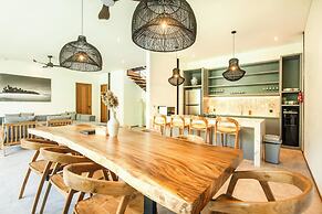 Coastal Charm: 4BR New Villa, Canggu Beach 200m