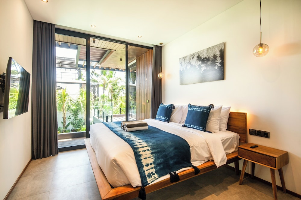 Coastal Charm: 4BR New Villa, Canggu Beach 200m