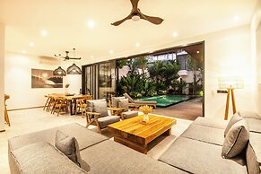 Coastal Charm: 4BR New Villa, Canggu Beach 200m