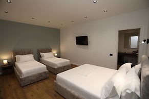 Villa Klaus Center Hotel