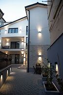 Villa Klaus Center Hotel