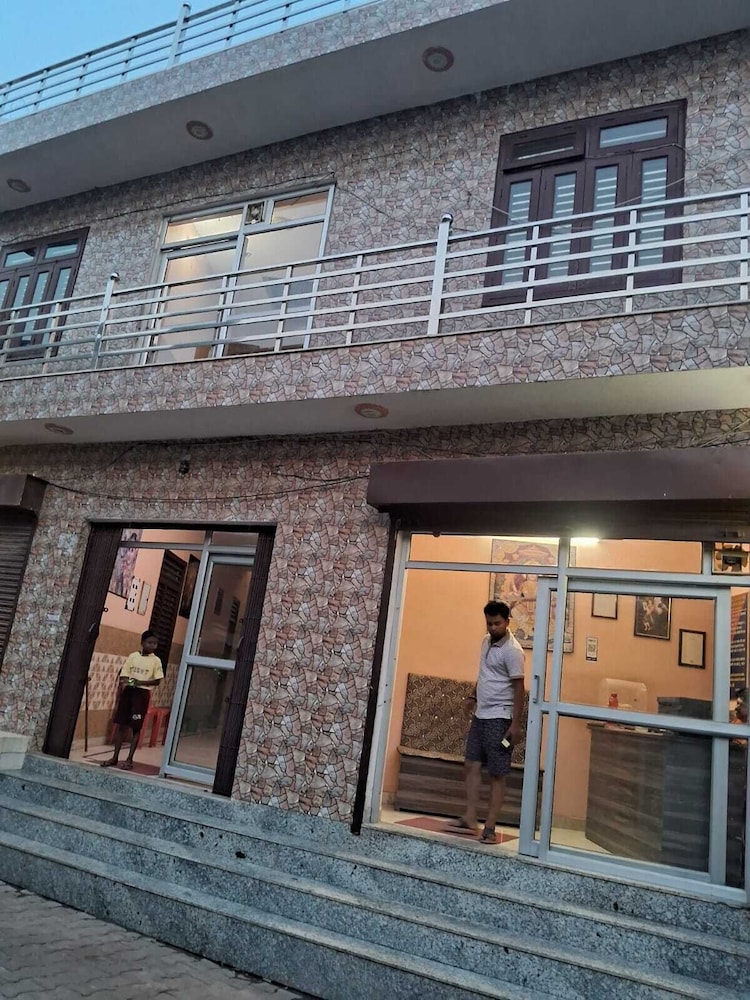 Maa Saraswati Atithi Bhavan