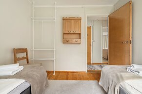 Spacious 3BR House - River View & Sauna