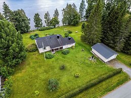 Spacious 3BR House - River View & Sauna