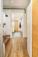 Spacious 3BR House - River View & Sauna