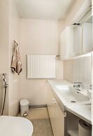 Spacious 3BR House - River View & Sauna