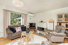 Spacious 3BR House - River View & Sauna