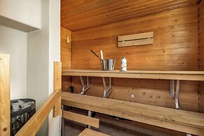 Spacious 3BR House - River View & Sauna