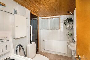 Spacious 3BR House - River View & Sauna