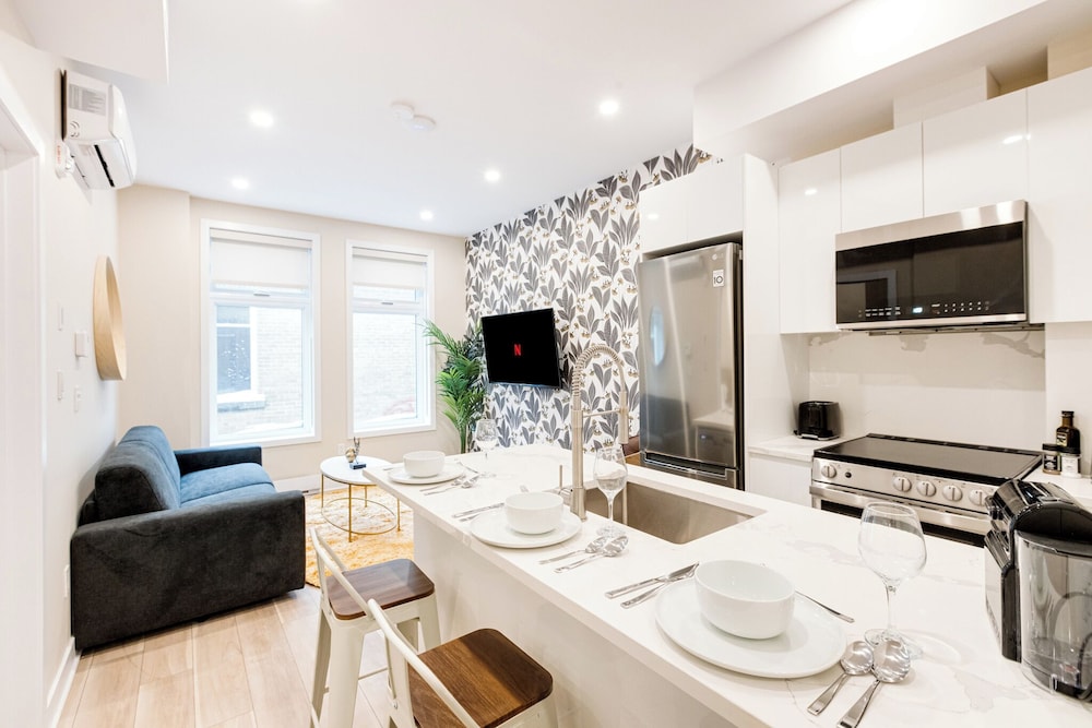 Mont Royal Suites