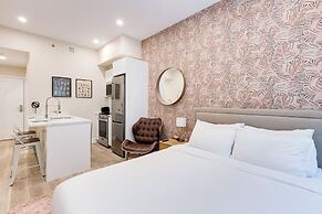 Mont Royal Suites