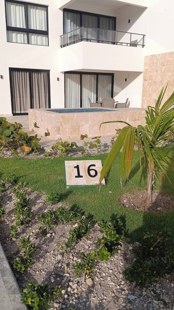 Luxury Escape Private Jacuzzi, Beach, Punta Cana Sleep 5