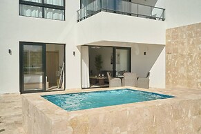 Luxury Escape Private Jacuzzi, Beach, Punta Cana Sleep 5