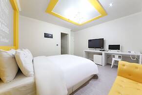 Gwangju W Lounge Hotel
