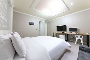 Gwangju W Lounge Hotel