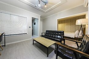 Gwangju W Lounge Hotel
