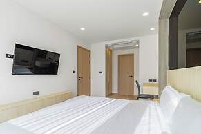 1BR Prime Spot Pool&Gym Near Beach C231