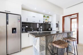 Tropical 2BR Retreat - Terrace, BBQ and Pool