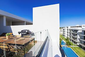 Tropical 2BR Retreat - Terrace, BBQ and Pool